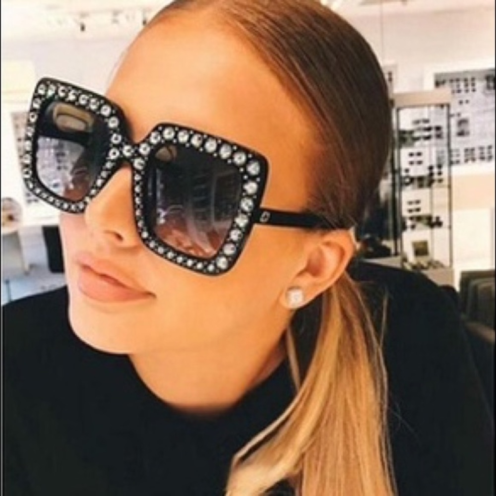 ✨NEW! ✨HP✨Diamond bling black oversized sunnies - Picture 2 of 7